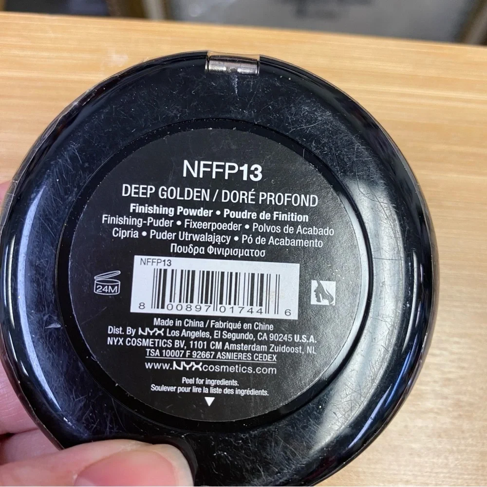 NYX Deep Golden Finishing Powder